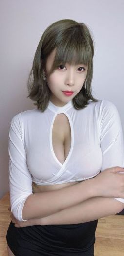 三个男人换着躁我一个视频